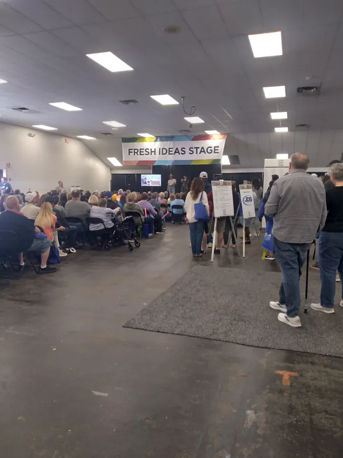 JDSBath fresh ideas stage sponsor Leslie & Lyndsay from HGTV’s Unsellable Houses at the richmond home + garden show 2025 richmond va