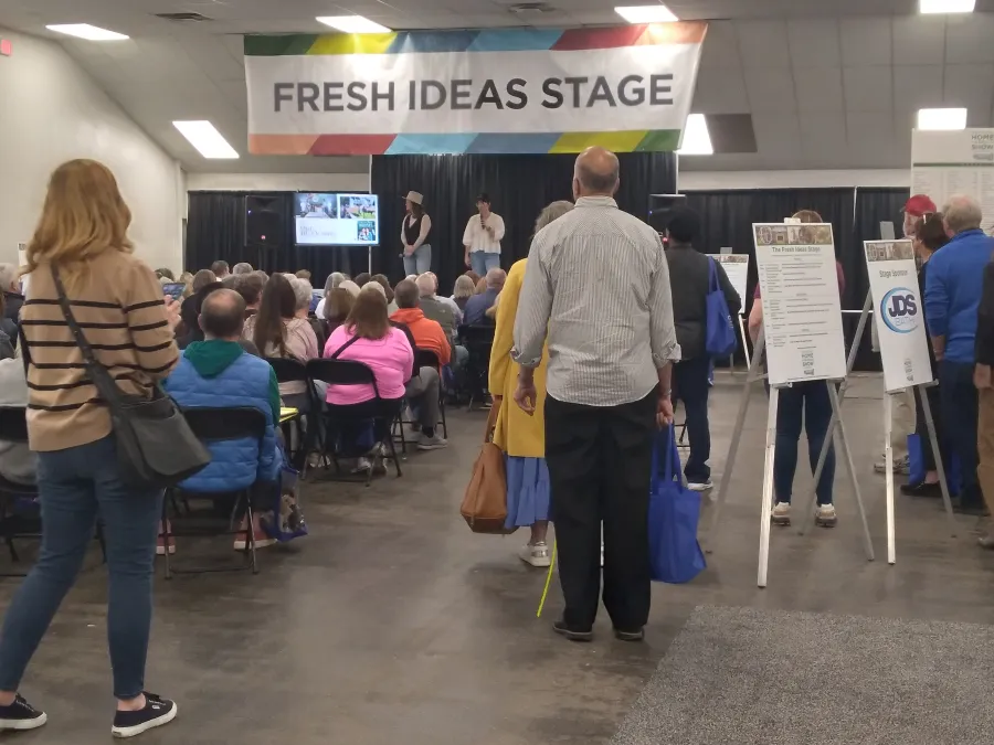 JDSBath fresh ideas stage sponsor Leslie & Lyndsay from HGTV’s Unsellable Houses at the richmond home + garden show 2025