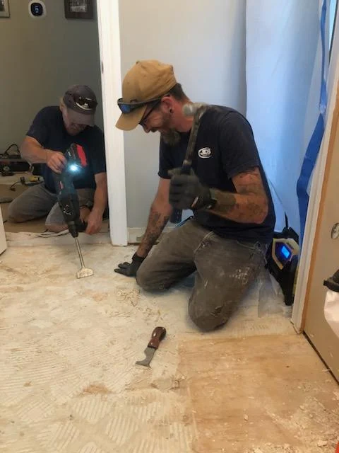 JDS-bath-chesterfield-va-bathroom-remodeling-crew-construction-flooring-image