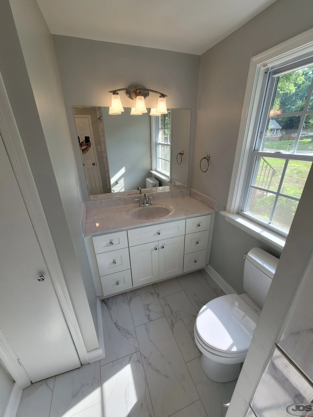 A nice bathroom with natural light