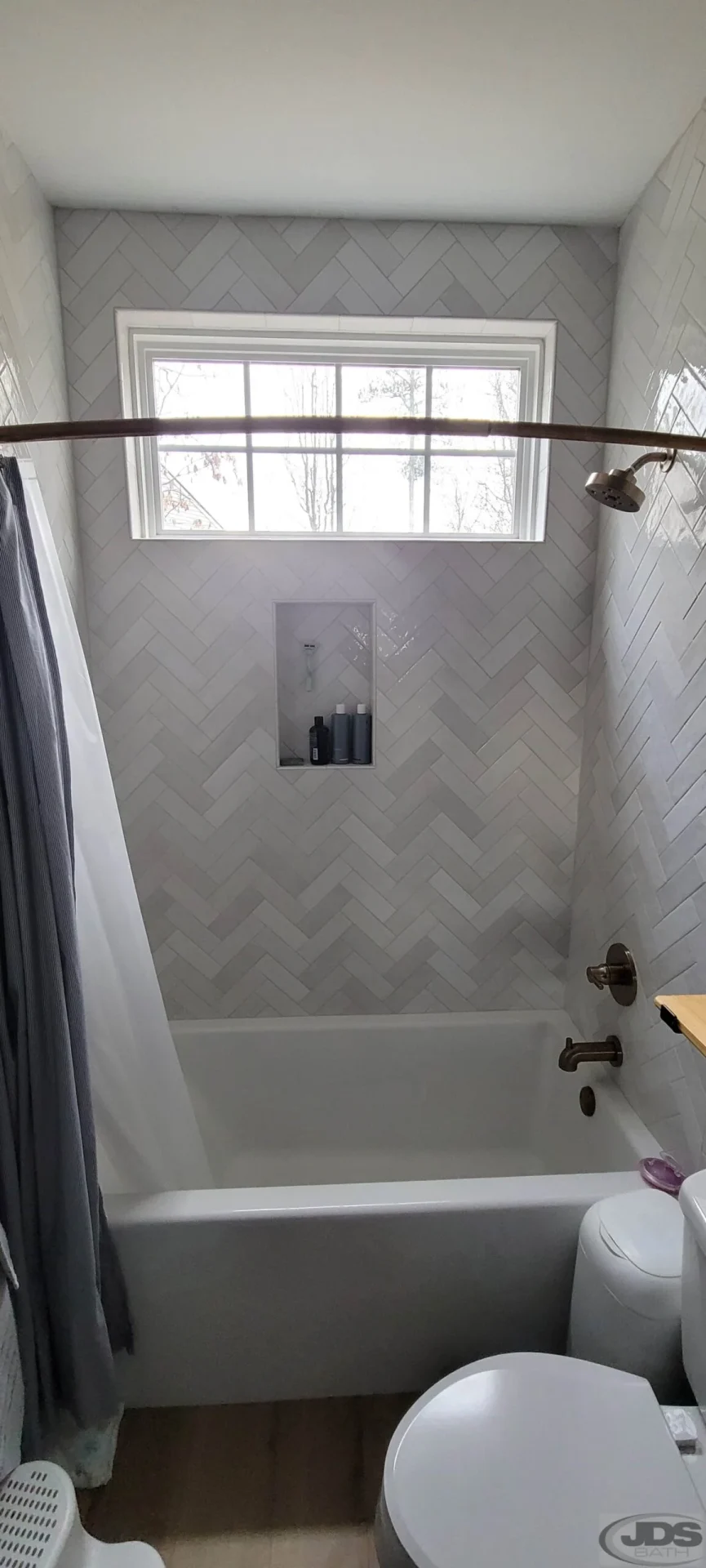 A shower and bath with a stunning shower wall