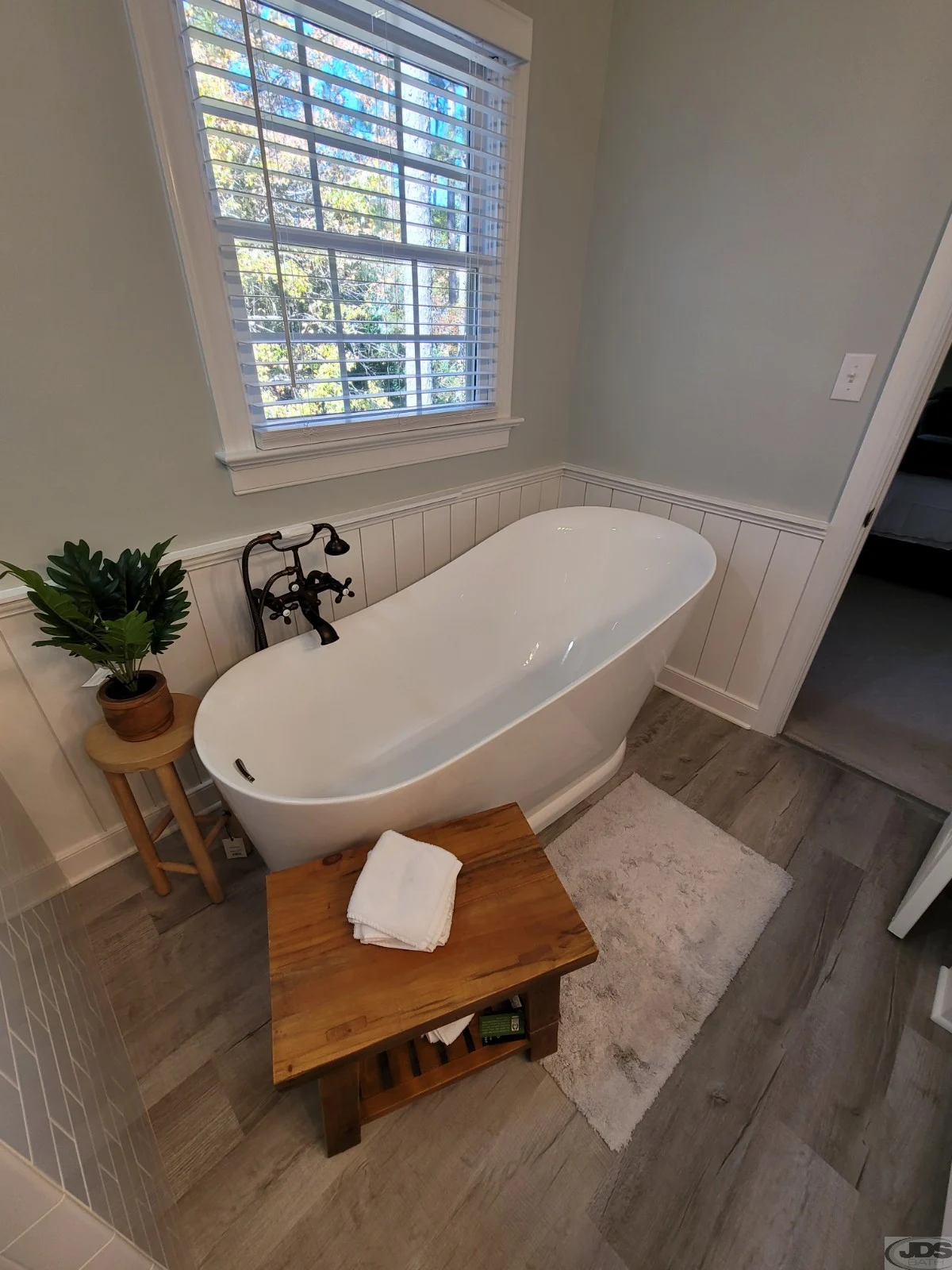 Giant soaking tub installed by JDS Bath
